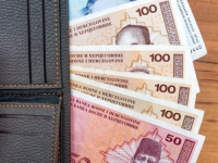 DODATNI NOVAC DOBIT ĆE 21.000 ZAPOSLENIH U BiH: Nekima na račun stiže oko 1.200 KM