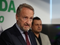 IZETBEGOVIĆ BEZ DLAKE NA JEZIKU: 'Čović traži izmjenu Ustava zbog jedne fotelje, dok je nama oteto 28 pozicija!'