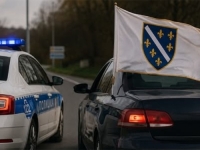 POLICIJSKA TORTURA U REPUBLICI SRPSKOJ: Oduzeta zastava s ljiljanima i uručen prekršajni nalog, unatoč presudi suda u Banjoj Luci...