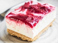 IDEALNO KAD SMO SVI NA OKUPU: Na brzinu napravite izvrsne ledene kocke s malinama...