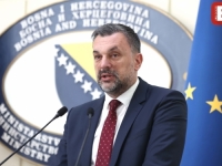 KONAKOVIĆ ŽESTOKO ODGOVORIO HDZ-u I BIVŠIM BORCIMA HVO-a: 'Zašto Bošnjaci i Hrvati imaju isti broj pozicija kad nas ima tri puta više? Dok se grlite s Dodikom, sramotite vlastiti narod!'