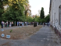 CVIJEĆE POLOŽENO ISPRED KOŠTANE BOLNICE: Obilježena 33. godišnjica progona i stradanja Bošnjaka Stoca