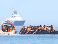 DRAMA U ENGLESKOM KANALU: Zapalio se čamac s migrantima, 157 ljudi skakalo u more da spasi živu glavu!
