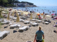 SLIKAO NATPIS NA PLAŽI I IZAZVAO BURU: '100 eura za ovo? Baš su pretjerali'