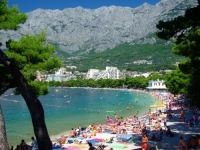 SKANDAL NA PLAŽI U MAKARSKOJ: Poznati doktor iz Mostara osuđen zbog brutalnog vrijeđanja sarajevske porodice na nacionalnoj i vjerskoj osnovi (VIDEO)
