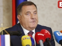 DOK MU NAD GLAVOM VISE SANKCIJE: Milorad Dodik u histeričnom napadu na 'političko Sarajevo'...