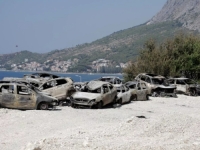 VATRU NIŠTA NIJE ZAUSTAVILO: Apokaliptični prizori nakon požara kod Omiša, automobili ostali samo metalne olupine (FOTO)