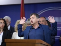 POMAŽE DODIKU: Vukanović postaje sam sebi i svom pokretu najveći teret. Politički se diskvalificira i izolira