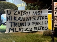 HRVATI POSLALI PORUKU ZLOČINCU: 'U Zadru nisi ni kavu ni slatko, truni u paklu, Mladiću Ratko'