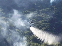 DRAMATIČNO NA RISOVCU I ŠATOR PLANINI: Helikopter Oružanih snaga BiH gasi požar kod Bosanskog Grahova