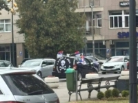 BOŠNJACI U BH. GRADU UZNEMIRENI: Nacionalistička zastava uz zastavu RS-a i Srbije u svadbenoj koloni