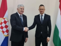 ČIME SU SE SVE SLUŽILI: Zaposlenici mađarskog ministarstva glumili novinare na konferencijama Petera Sijarta