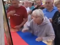 SVJETSKI MEDIJI PIŠU: Na Palama klečali pred uokvirenim portretom ratnog zločinca...