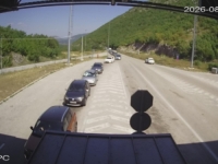 ČEKA SE SATIMA: Kilometarske kolone na granici BiH i Crne Gore