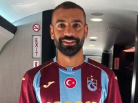 POGLEDAJTE LUDNICU NA AERODROMU: Mohamed Salah sletio u Istanbul, navijači u transu zbog... (VIDEO)
