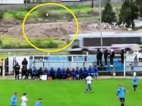 VJEROVALI ILI NE: Pogledajte kako je jedan udarac s fudbalskog terena napravio haos na cesti (VIDEO)