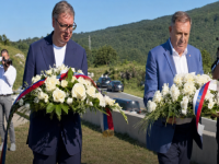 BLAMAŽA KAKVU REGIJA ODAVNO NIJE VIDJELA: Vučić i Dodik položili vijence tamo gdje su srpski avioni pobili srpske civile