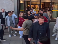 VLADAR DUBAIJA DOŽIVIO VELIKU NEPRIJATNOST: Kamere zabilježile verbalni okršaj tokom šetnje šeika Mohammeda (VIDEO)