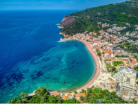 'POKUPIŠ SVE I BACIŠ U SMEĆE': Snimak sa crnogorske plaže razbjesnio turiste (VIDEO)