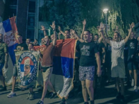 SKANDALOZNO U ZVORNIKU: Stotine mladih na ulicama veličaju presuđenog ratnog zločinca i uzvikuju sramnu parolu 'Nož, žica, Srebrenica'