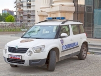 PENZIONER POLIO LJUDE ZAPALJIVOM TEČNOŠĆU: Policija ga ekspresno uhapsila