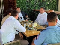 S PANCIRKOM PO LUKAVICI: Građani u šoku nakon fotografije iz kafane, uslijedile su burne reakcije...
