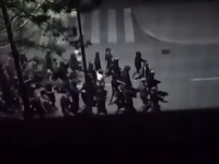 SKANDALOZNE SCENE IZ PRIJEDORA: Grupa Srba veličala ratnog zločinca Mladića u gradu u kojem je ubijeno više od 3.000 Bošnjaka!