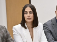 VUKOMANOVIĆ POKLOPILA MINIĆA: 'Izađite iz kruga stranačkih botova i pitajte narod kako živi!'