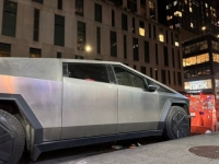 TESLA PONOVO DIGLA CIJENE: Cybertruck poskupio 5.000 dolara, evo koliko sada košta
