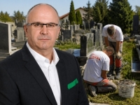 NAKON VANDALIZMA U TRAVNIKU STIGLA PORUKA LJUDSKOSTI: Bošnjak iz Viteza obnovio katoličke spomenike; Načelnik Dautović za 'SB' - 'Naša je obaveza da gradimo zajednicu u kojoj se različitosti poštuju'