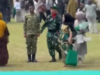 EMOTIVNA SCENA: General zagrlio usamljenog vojnika čija porodica nije došla na promociju (VIDEO)