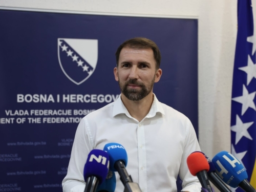 MINISTAR DELIĆ O POVEĆANJU PENZIJA: Ukupan rast u 2026. godini je 15 posto, objavio konkretne iznose