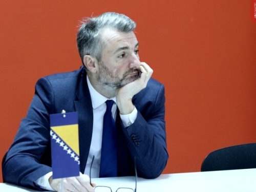 MINISTAR PROMETA I KOMUNIKACIJA BiH EDIN FORTO IPAK PRIZNAO: 'Tri puta sam padao na vozačkom ispitu' (VIDEO)
