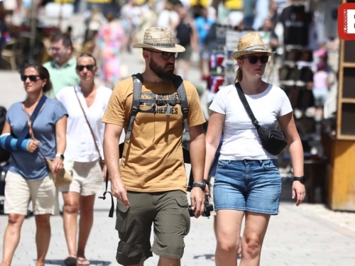 PAKAO SE NASTAVLJA: U petak novi temperaturni šok, donosimo vremensku prognozu za narednih nekoliko dana...
