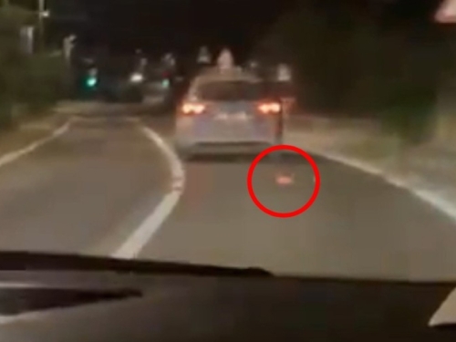 SVE JE SNIMLJENO: Vozili se iza policijskog automobila u Hrvatskoj, pa ostali u nevjerici...