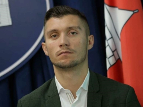 KRESOJEVIĆ OGOLIO REŽIM DO KOSTI: 'Karanu ne daju da bude predsjednik, ali mora da potpiše OVO'