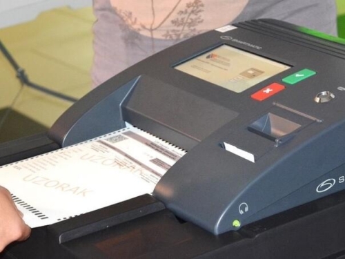 CIK BiH RASPISAO OGLAS KOJI SVE ZANIMA: Nudi se dobra novčana naknada za rad na izborima, uslovi nikad jednostavniji
