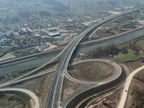 PREDIZBORNO OTVARANJE: Zašto većina vozača neće koristiti novu dionicu autoputa u FBiH koja se otvara u ponedjeljak