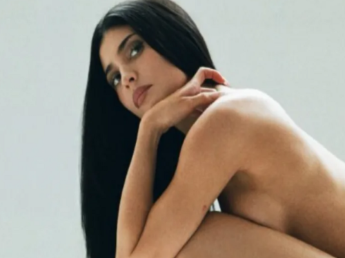 GOLA I U ŠTIKLAMA: Kylie Jenner zapalila mreže minimalističkom kampanjom povodom rođendana