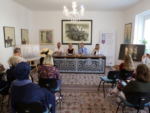 BAN KULIN DOBIJA SPOMENIK U SARAJEVU: 'Napraviti trajni spomenik i bosanskom jeziku i pisanoj tradiciji'