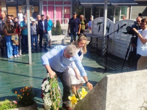 JEDANAEST ŽIVOTA PREKINUTO U TRENUTKU: Sarajevo obilježilo tužnu godišnjicu masakra na Alipašinom Polju