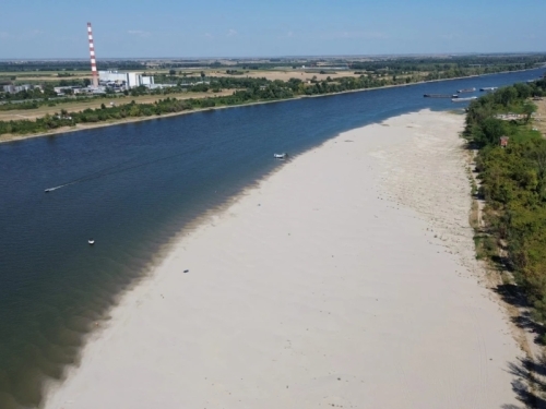 ŠOKANTNE SCENE IZ SUSJEDSTVA, EVO ŠTA JE OSTALO OD DUNAVA: Voda se skroz povlači, ovako nešto nikada nije viđeno