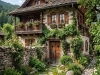 SLIKA KOJA OBILAZI SVIJET: Odbili da prodaju kuću za silne milione, pogledajte imanje koje prkosi svima