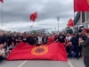 JOŠ ČETIRI DANA DO PRESUDE U HAAGU: Hiljade ljudi okupile se u Prištini, sudijama poslata poruka (VIDEO)