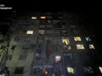 RUSKE BOMBE POGODILE STAMBENU ZGRADU: Ljude traže pod ruševinama
