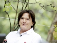 ZDRAVKO ČOLIĆ PRIŠAO ŽENI U RESTORANU I ZAPJEVAO ČUVENI HIT: Snimak oduševio region (VIDEO)