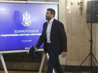 GRADONAČELNIK BEOGRADA ŽENI POLOMIO NOS: Pogledajte kako ga policija odvodi (VIDEO)