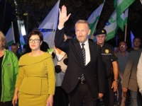 IZETBEGOVIĆ NA SKUPU U ZAVIDOVIĆIMA PORUČIO: 'Ako Bećirović i Trojka ostanu na vlasti, upitno je kako ćemo sačuvati BiH'