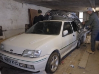 FORD FIESTA 25 GODINA STAJALA U GARAŽI, PA ODLUČILI DA JE POKRENU: Motor nije blokirao, ali...
