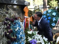 POLITIČKI SPEKTAKL UOČI IZBORA: Nema novih lica ni ideja, ali zato ima sihira, zmajeva, prijetnji, ratnih uniformi i 'nule u Bijeljini'